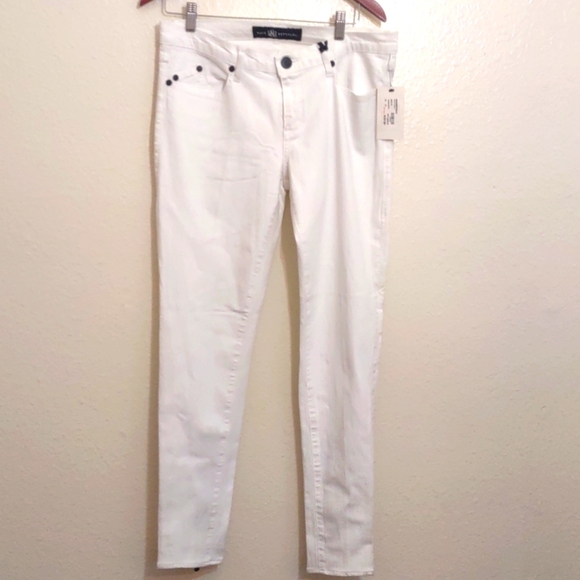 Rock & Republic Pants - NWT ROCK AND REPUBLIC CARNAGE WHITE PANTS WITH BLACK ZIPPERS ON BACK SIZE 31